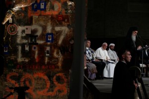 Pope Francis joins representatives of religious communities for meditations on peace in Foundation Hall at the ground zero 9/11 Memorial and Museum in New York Sept. 25. (CNS photo/Paul Haring) 