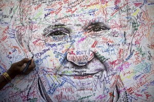 A delegate to the 2015 World Meeting of Families signs a poster drawing of Pope Francis by artist Mark Gaines Sept. 23 in Philadelphia. More than 17,500 participants from more than 100 countries registered for the four-day congress. Those numbers are expected to swell when Pope Francis joins the event Sept. 26-27. (CNS photo/Mark Makela, Reuters) 