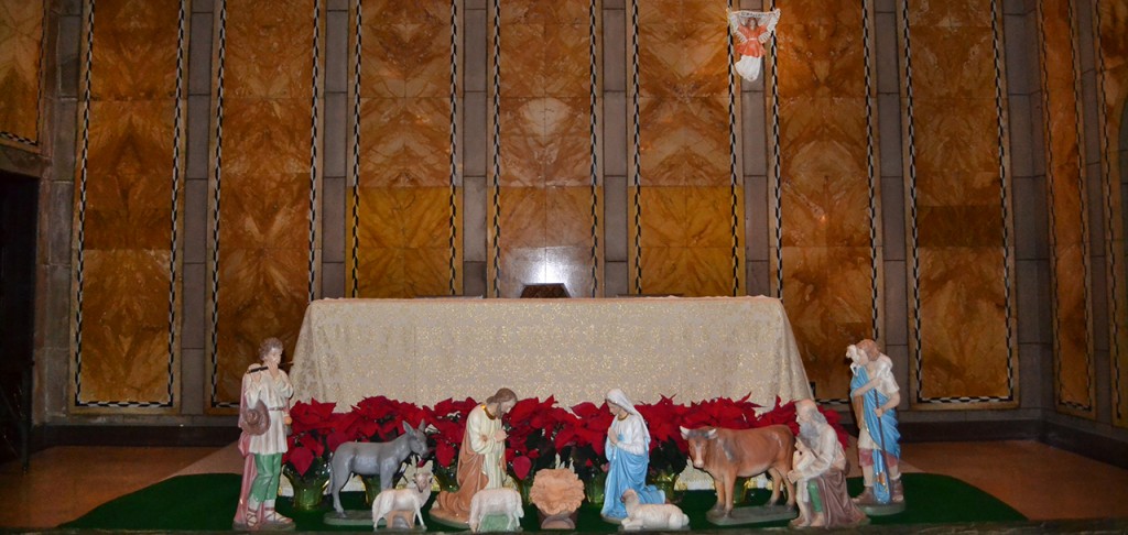 The altar at St. Louis Catholic Church in downtown Cincinnati waits in decorated silence on Dec. 23. Soon St. Louis and other churches around the Archdiocese of Cincinnati will be packed with worshippers. (CT Photo/John Stegeman)