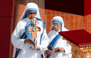 Missionaries of Charity nuns present a relic of St. Teresa of Kolkata as Pope Francis celebrates the canonization Mass of Mother Teresa in St. Peter’s Square at the Vatican Sept. 4. (CNS photo/Paul Haring) 