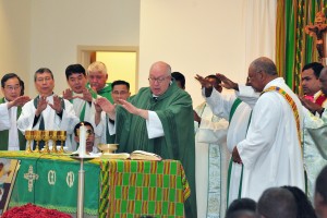 Eucharistic Prayer during World Mission Sunday Mass (CT/Photo E.L. Hubbard)