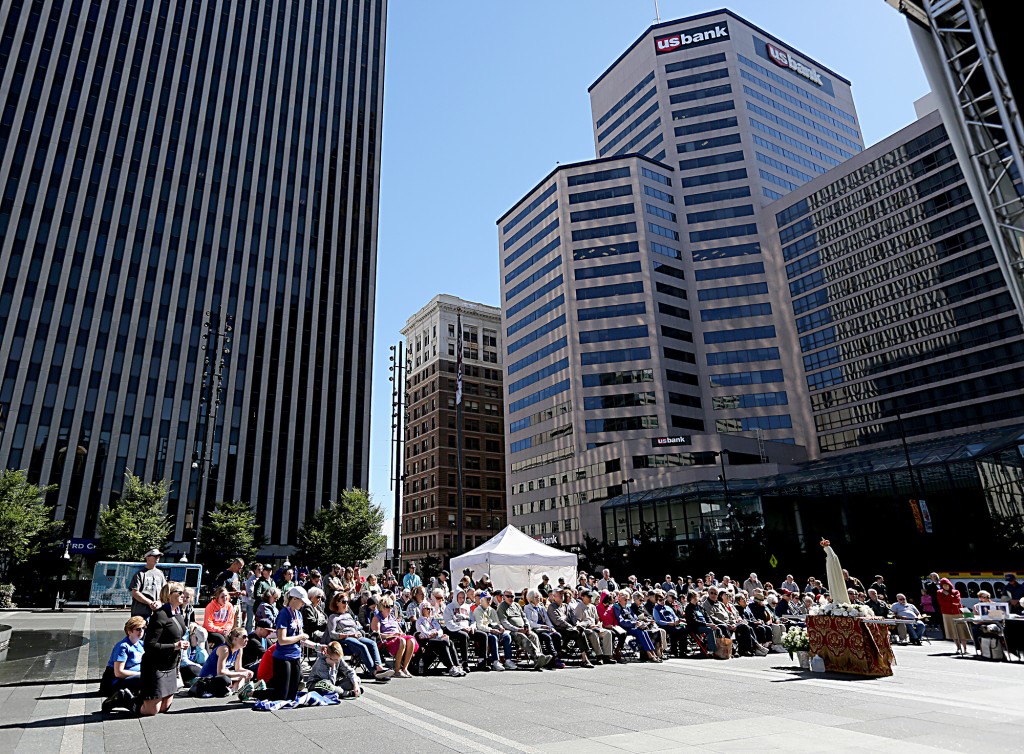 People pray the Rosary during the 10th Annual Cincinnati Rosary Crusade on Fountain Square Saturday, October 8, 2016. (CT Photo/E.L. Hubbard)