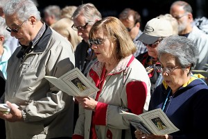 People sing during the 10th Annual Cincinnati Rosary Crusade on Fountain Square Saturday, October 8, 2016. (CT Photo/E.L. Hubbard)