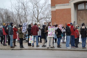 Some of the crowd of 100 lining both edges of the sidewalk in front of the Planned Parenthood abortion center. (Photo by Gail Finke)