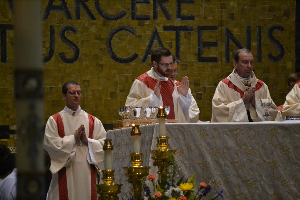 Reverend Alexander Witt Eucharistic Prayer (CT Photo/Greg Hartman