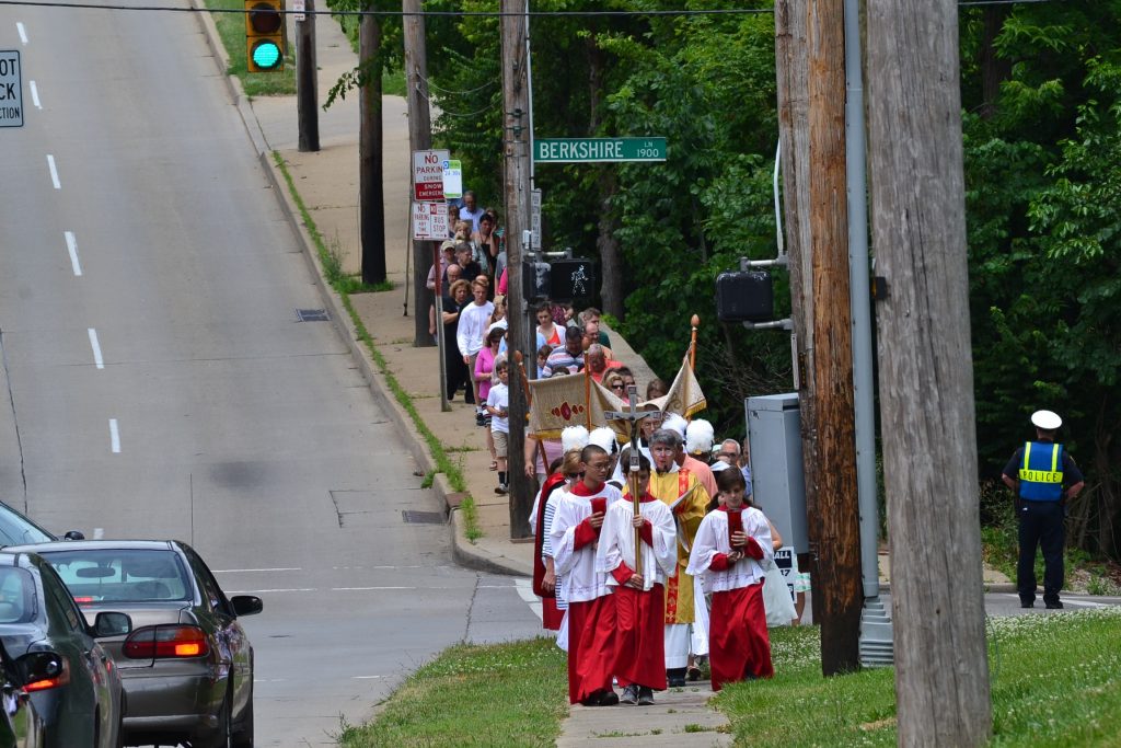 The CPD (Cincinnati Police Department) assisted in the crossings for the participants. (CT Photo/Greg Hartman)