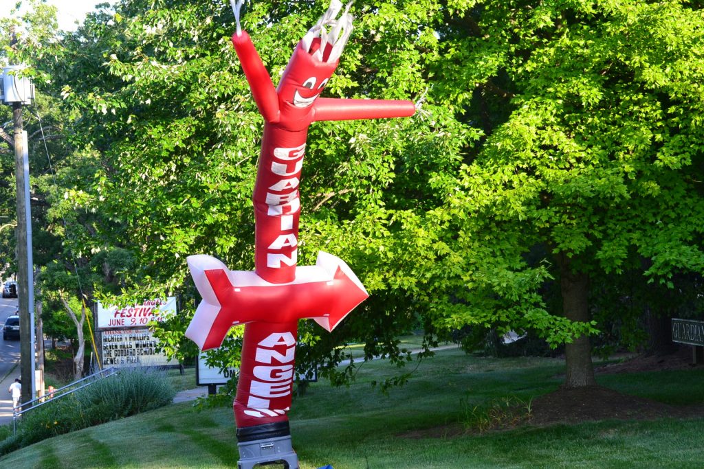 This way to AngelsFest! (CT Photo/Greg Hartman)