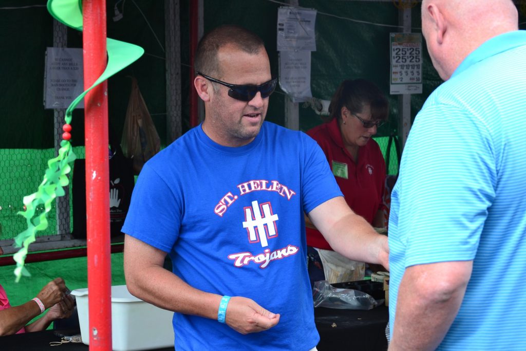 A hard working festival volunteer, the engine of these festivals. (CT Photo/Greg Hartman)