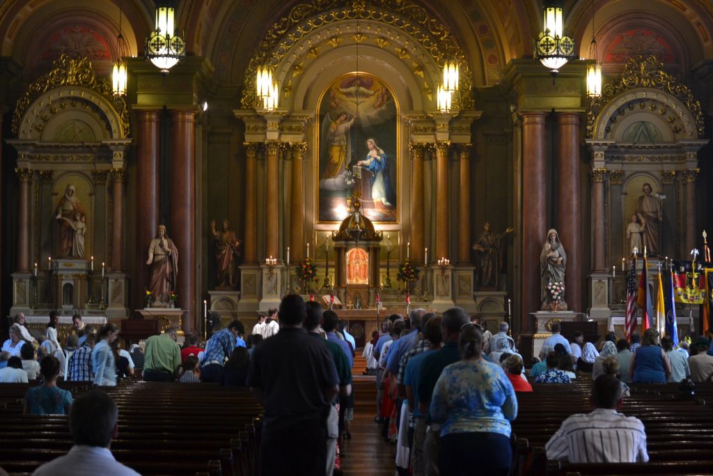 Distribution of Communion (CT Photo/Greg Hartman)