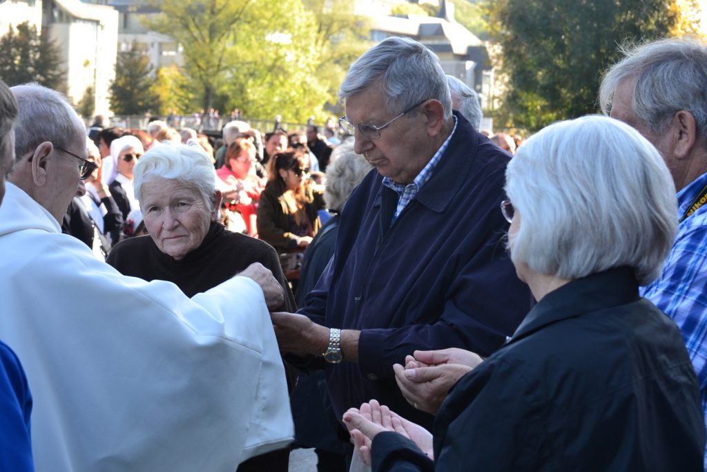 Receiving Communion during English Speaking Mass at Lourdes France, September 29, 2017 (CT Photo/Greg Hartman)