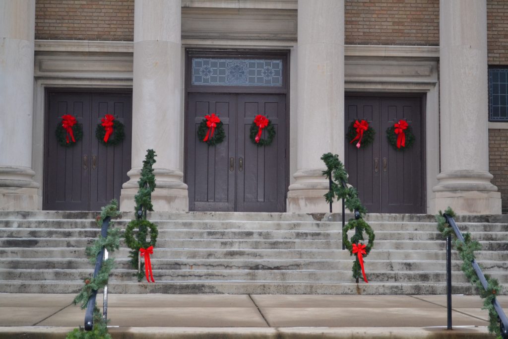 Wreaths stand vigil before the Fourth Sunday of Advent (CT Photo./Greg Hartman)