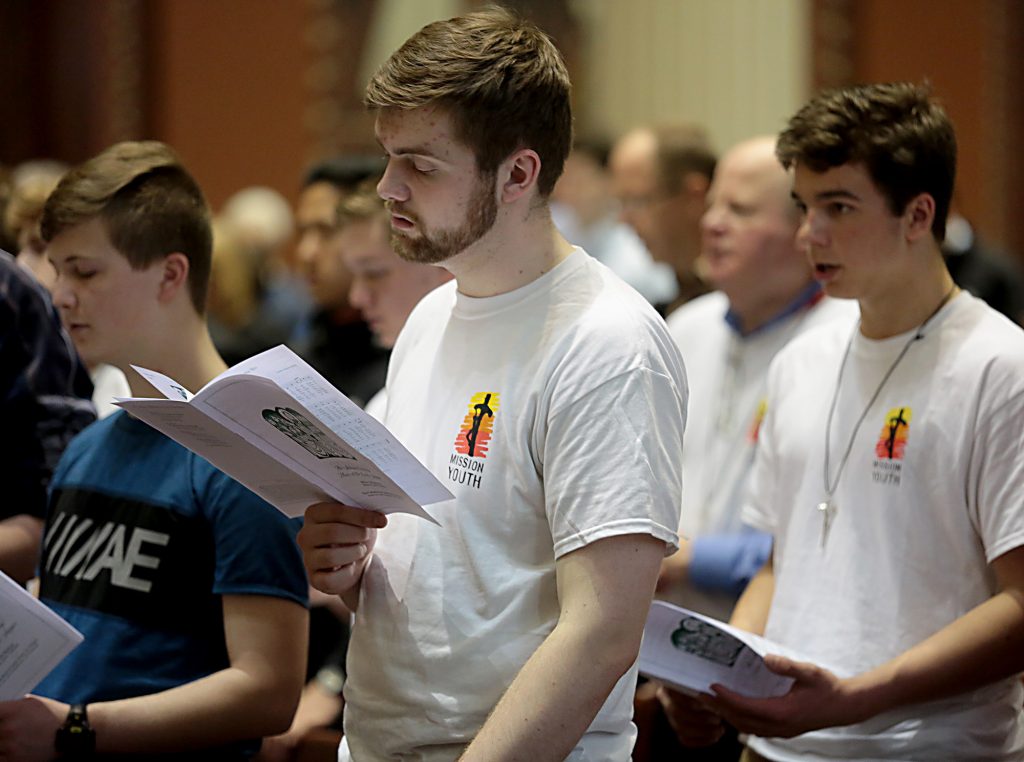 Parishioners sing during the Solemn Evening Mass of the Lord’s Supper on Holy Thursday at the Cathedral of Saint Peter in Chains Cathedral in Cincinnati March 29, 2018. (CT Photo/E.L. Hubbard)