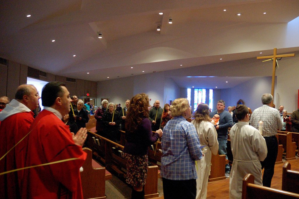 Procession into church at Ascension Parish in Kettering (CT Photo/Jeff Unroe)