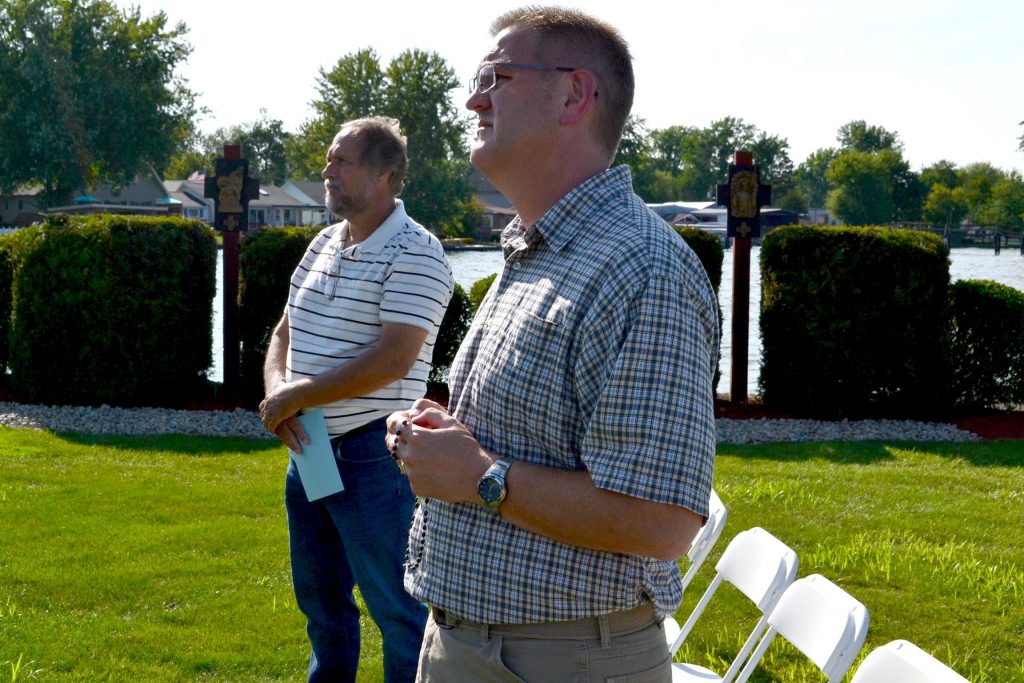 Prior to Mass, the rosary was said. (CT Photo/Greg Hartman)