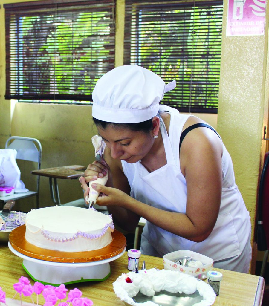 Baking classes are one of 17 courses taught at the Cultural Center Batahola Norte. IHM and the center have been twinning for 20 years.