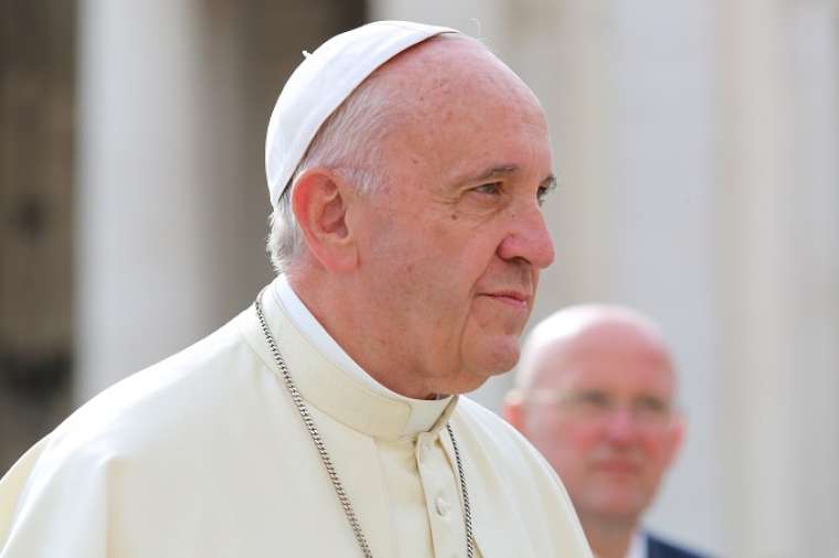 Pope Francis arrives in St. Peter's Square Sept. 21, 2016. Credit: Daniel Ibanez/CNA.