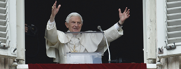 Pope greets crowd as he arrives to lead final Angelus at Vatican