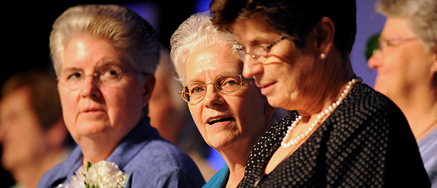 LCWR PRESIDENTS STAND TOGETHER DURING CLOSING MASS OF ASSEMBLY IN ST. LOUIS