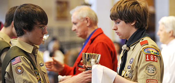 BOY SCOUTS SERVE AS EUCHARISTIC MINISTERS AT NEW YORK CATHEDRAL