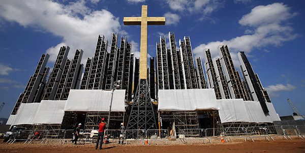 Cross is centerpiece of staging area set for World Youth Day vigil, closing Mass in Rio