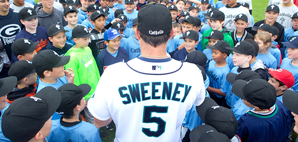 Retired professional baseball player Mike Sweeney addresses campers July 24 during his Catholic Baseball Camp at Russell Road Sports Complex in Kent, Wash. (CNS photo/Stephen Brashear) See BASEBALL-CAMP July 30, 2014.