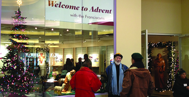 Shoppers gather outside a small ministry run by the Franciscan Friars of the St. John the Baptist province at Cincinnati’s Northgate Mall last year. (CT Photo/John Stegeman)