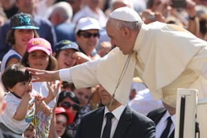 Pope Francis reaches out to embrace a little child in the crowd in St. Peter's Square during the Wednesday General Audience on May 13, 2015, the feast day of Our Lady of Fatima. (CNA Photo)