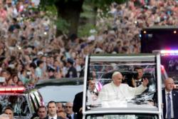 Pope Francis rides in a motorcade in New York's Central Park Sept. 25. (CNS photo/Richard Drew, pool)