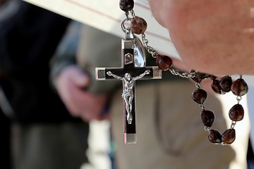 A man holds a Rosary during the 10th Annual Cincinnati Rosary Crusade on Fountain Square Saturday, October 8, 2016. (CT Photo/E.L. Hubbard)