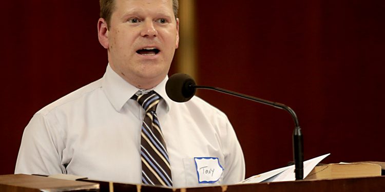 Tony Stieritz speaking at the prayer vigil. (CT Photo/EL Hubbard)