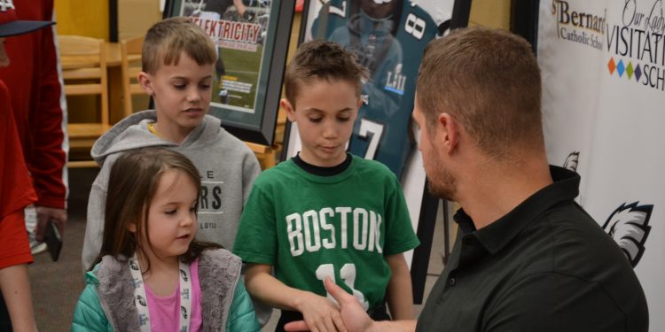 Meeting a Super Bowl Champ! (CT Photo/Greg Hartman)