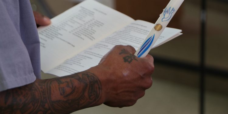 Easter Vigil at Lebanon Correctional March 31, 2018. (CT Photo/Tom Uhlman)