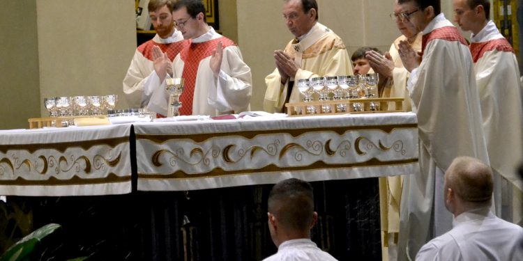 Rev. Andrew Smith during the Eucharistic Prayer (CT Photo/Greg Hartman)