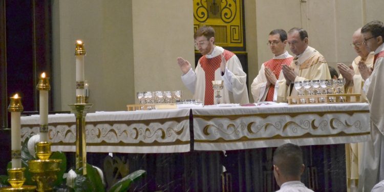 Rev. Jacob Willig during the Eucharistic Prayer (CT Photo/ Greg Hartman)