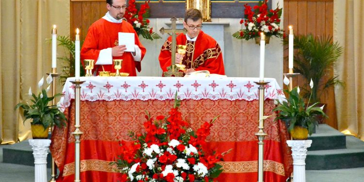 Rev. Craig Best prays over the gifts at his First Mass of Thanksgiving. (CT Photo/Greg Hartman)