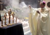 Archbishop Dennis Schnurr censes the relics of Saint Pio of Pietrelcine, O.F.M Cap, at Saint Peter in Chains Cathedral in Cincinnati Wednesday, Oct. 3, 2018. (CT Photo/E.L. Hubbard)
