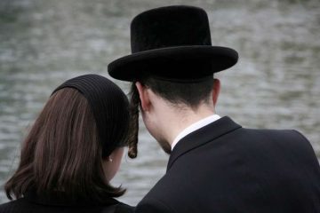 Orthodox Jewish couple. Stock photo via Shutterstock