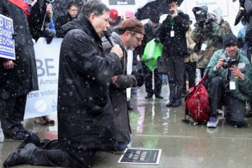 ather Frank Pavone (L) and Rev. Patrick Mahoney pray outside the U.S. Supreme Court during oral arguments in Sebelius v. Hobby Lobby March 25, 2014 in Washington, DC. Credit: Chip Somodevilla/Getty