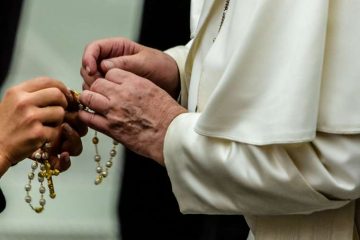 Pope Francis holds a rosary during a general audience Aug. 7, 2019. Credit: Daniel Ibanez/CNA.