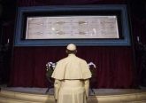 ope Francis with the Shroud of Turin in the Cathedral of Saint John the Baptist, Turin on June 21, 2015. Credit: Vatican Media